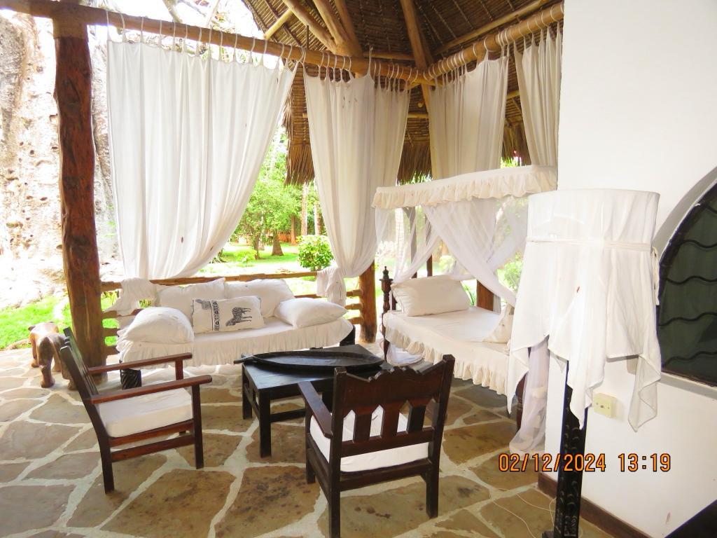 4br for sale in Malindi Frangiani road own compound 1 acre