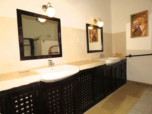 4br for sale in Malindi Frangiani road own compound 1 acre