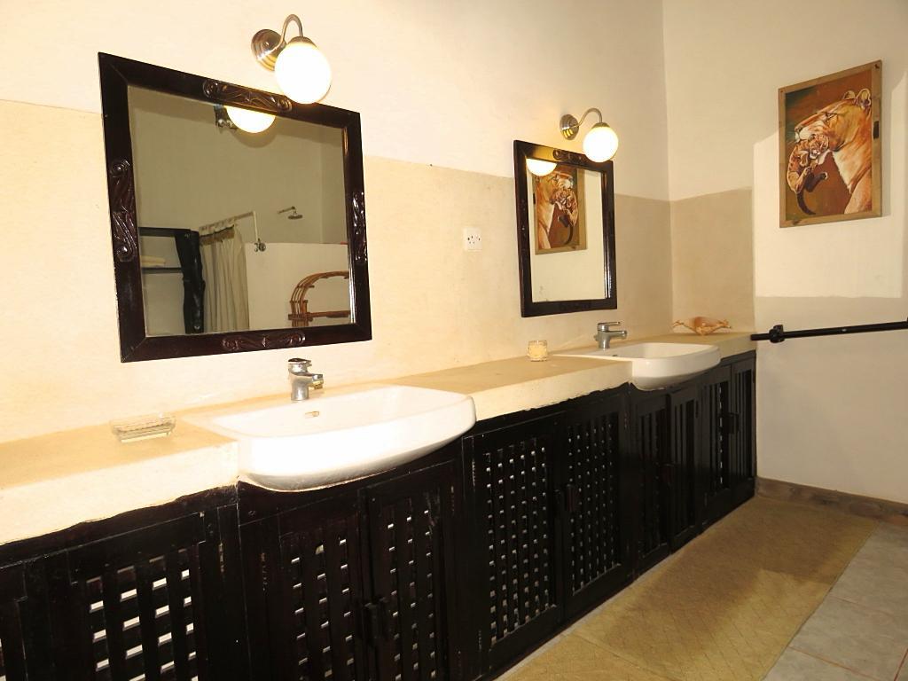 4br for sale in Malindi Frangiani road own compound 1 acre