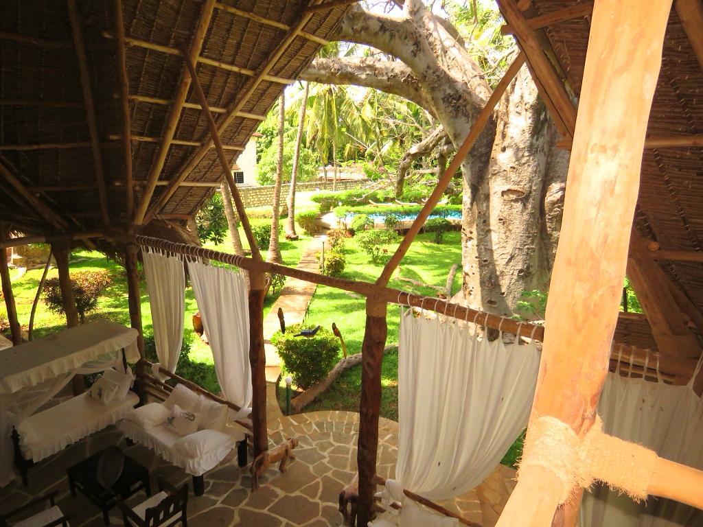 4br for sale in Malindi Frangiani road own compound 1 acre