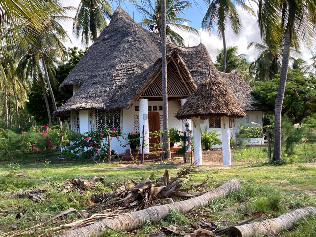 Luxury 3-bedroom en-suite villas for sale and rent in Che Shale Bay, Kenya’s prime coastal destination.