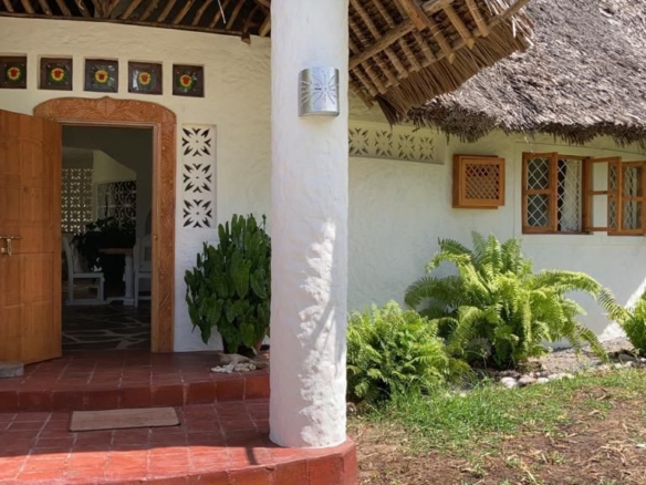 Luxury 3-bedroom en-suite villas for sale and rent in Che Shale Bay, Kenya’s prime coastal destination.