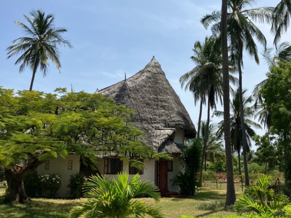 Luxury 3-bedroom en-suite villas for sale and rent in Che Shale Bay, Kenya’s prime coastal destination.
