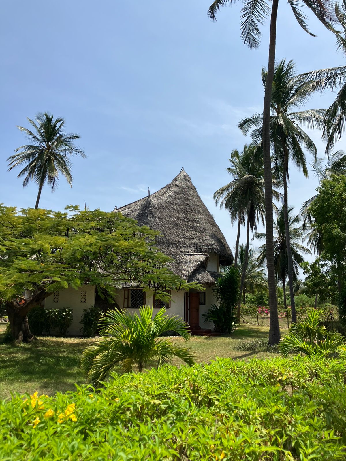 Luxury 3-bedroom en-suite villas for sale and rent in Che Shale Bay, Kenya’s prime coastal destination.