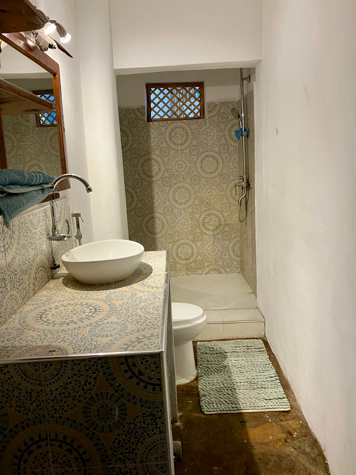 1.5-bedroom beachfront apartment at Oasis Malindi with ocean and pool views, available for short- and long-term rent.