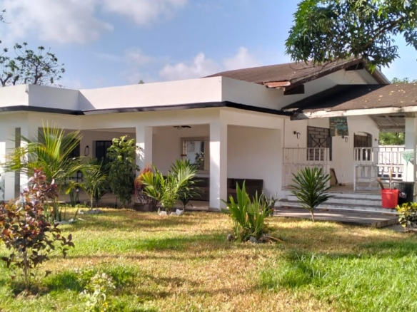 4-bedroom villa for long-term rent in Kibokoni Malindi with shared swimming pool in a gated compound.