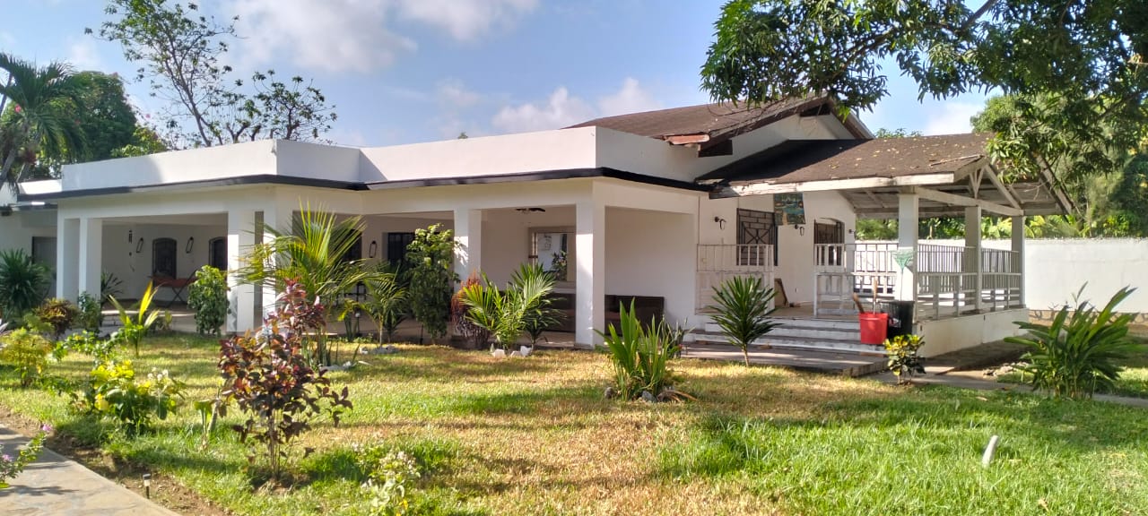 4-bedroom villa for long-term rent in Kibokoni Malindi with shared swimming pool in a gated compound.
