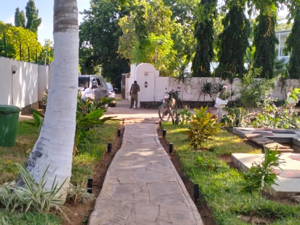 4-bedroom villa for long-term rent in Kibokoni Malindi with shared swimming pool in a gated compound.