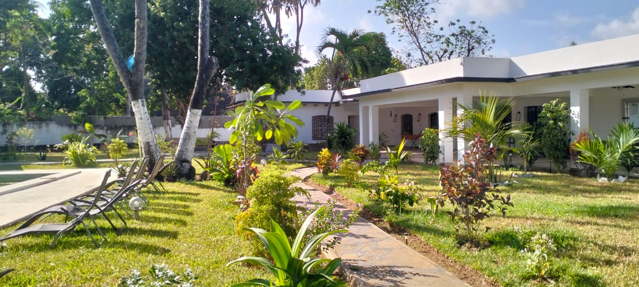 4-bedroom villa for long-term rent in Kibokoni Malindi with shared swimming pool in a gated compound.