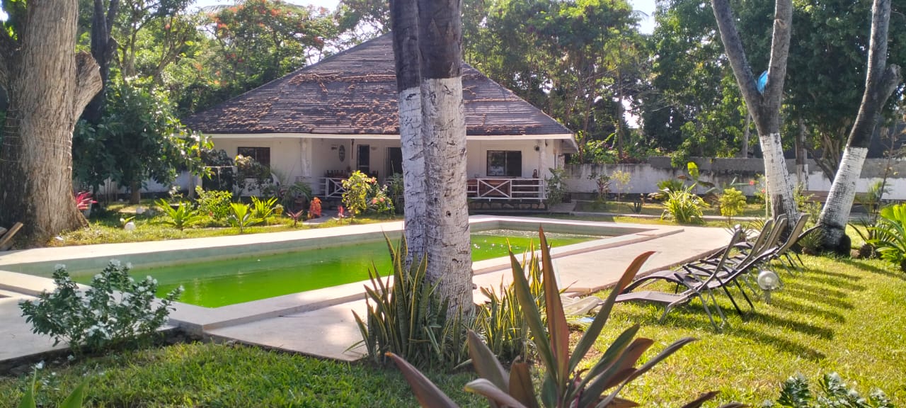 4-bedroom villa for long-term rent in Kibokoni Malindi with shared swimming pool in a gated compound.