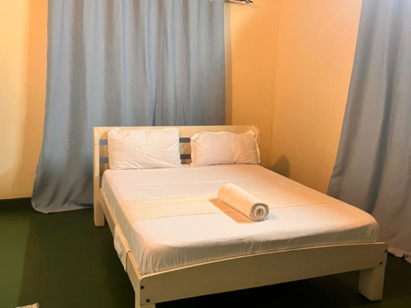 3-bedroom apartment for rent at Malindi Complex in Malindi CBD with flexible rental options and Safaricom WiFi available.