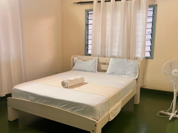 3-bedroom apartment for rent at Malindi Complex in Malindi CBD with flexible rental options and Safaricom WiFi available.
