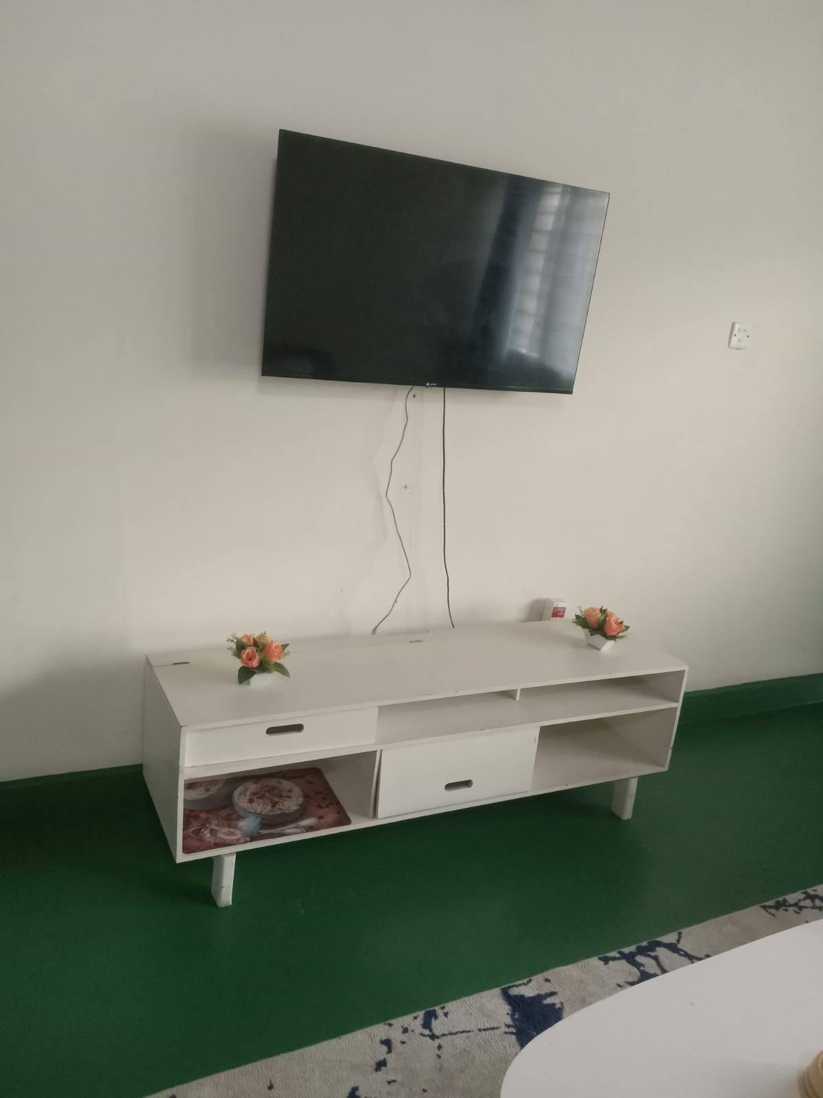 3-bedroom apartment for rent at Malindi Complex in Malindi CBD with flexible rental options and Safaricom WiFi available.