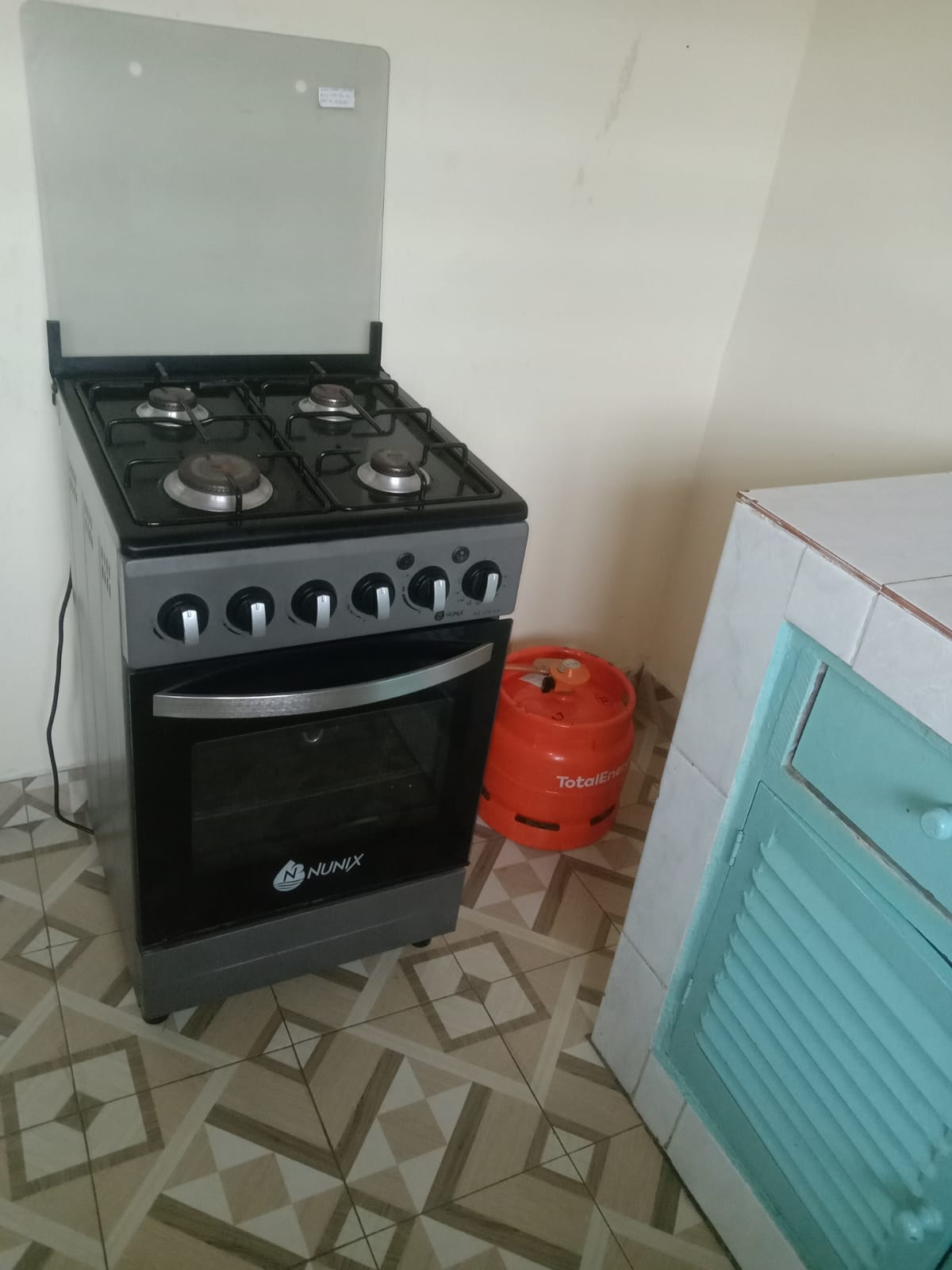 3-bedroom apartment for rent at Malindi Complex in Malindi CBD with flexible rental options and Safaricom WiFi available.