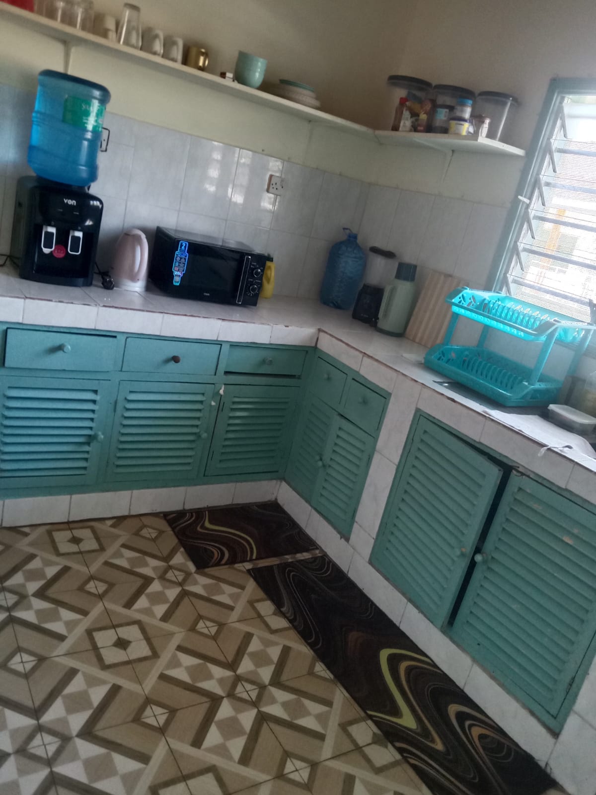 3-bedroom apartment for rent at Malindi Complex in Malindi CBD with flexible rental options and Safaricom WiFi available.