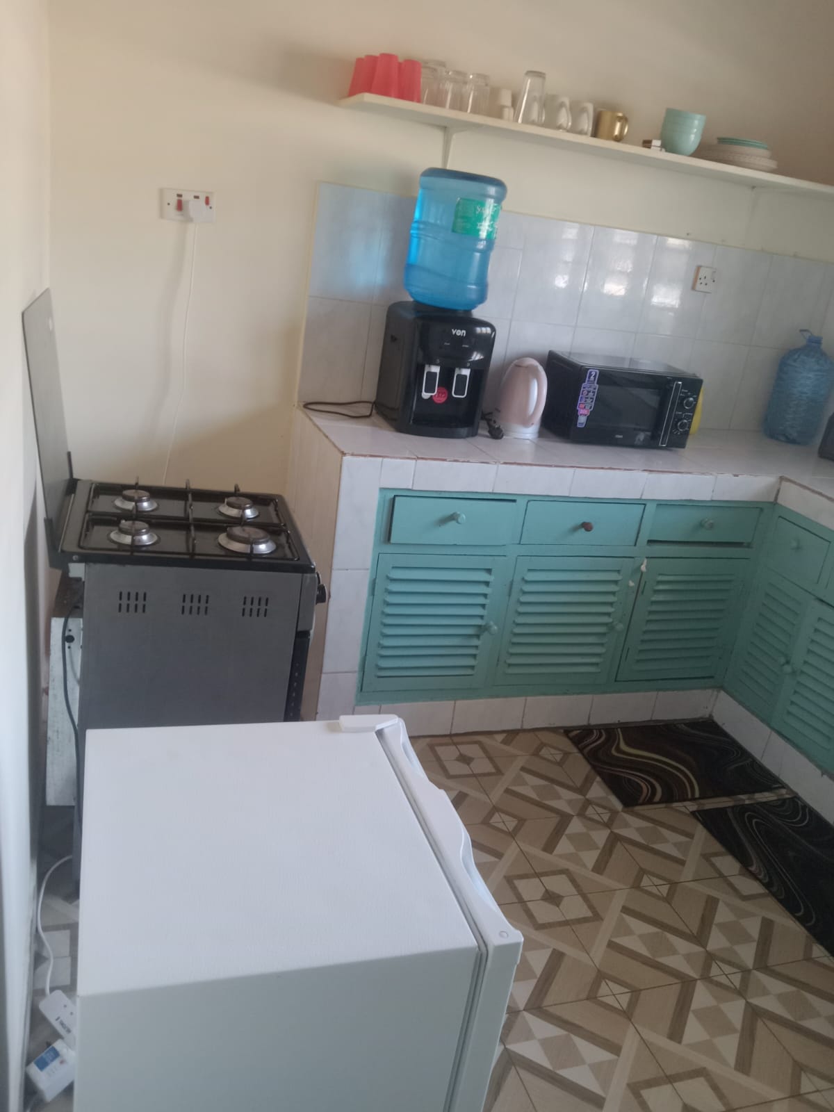 3-bedroom apartment for rent at Malindi Complex in Malindi CBD with flexible rental options and Safaricom WiFi available.