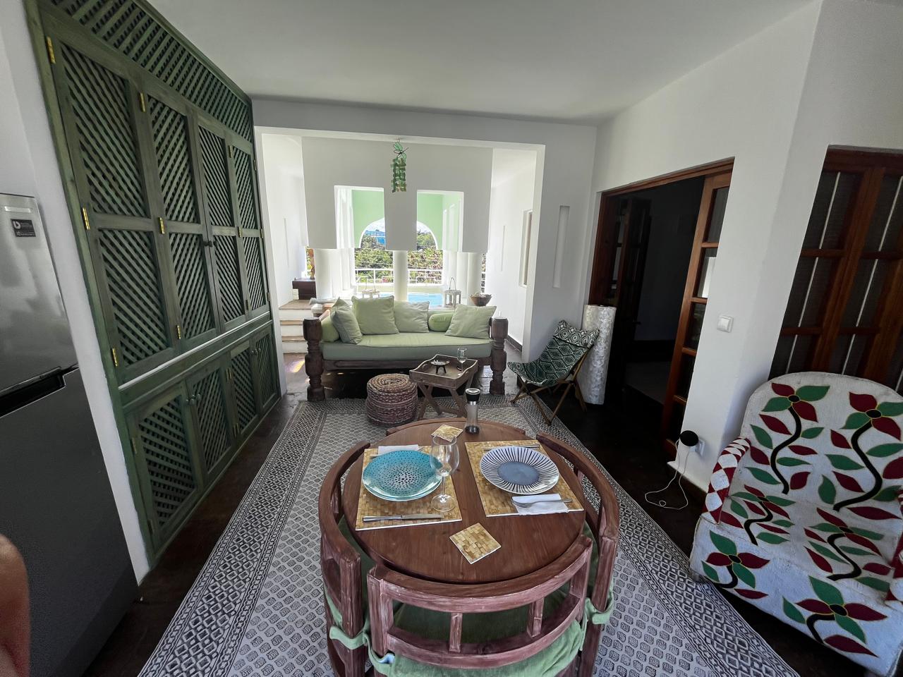 Luxury penthouse studio with private jacuzzi for short-term rental at Beverly Suites, Silversands Road, 100 meters from the beach.