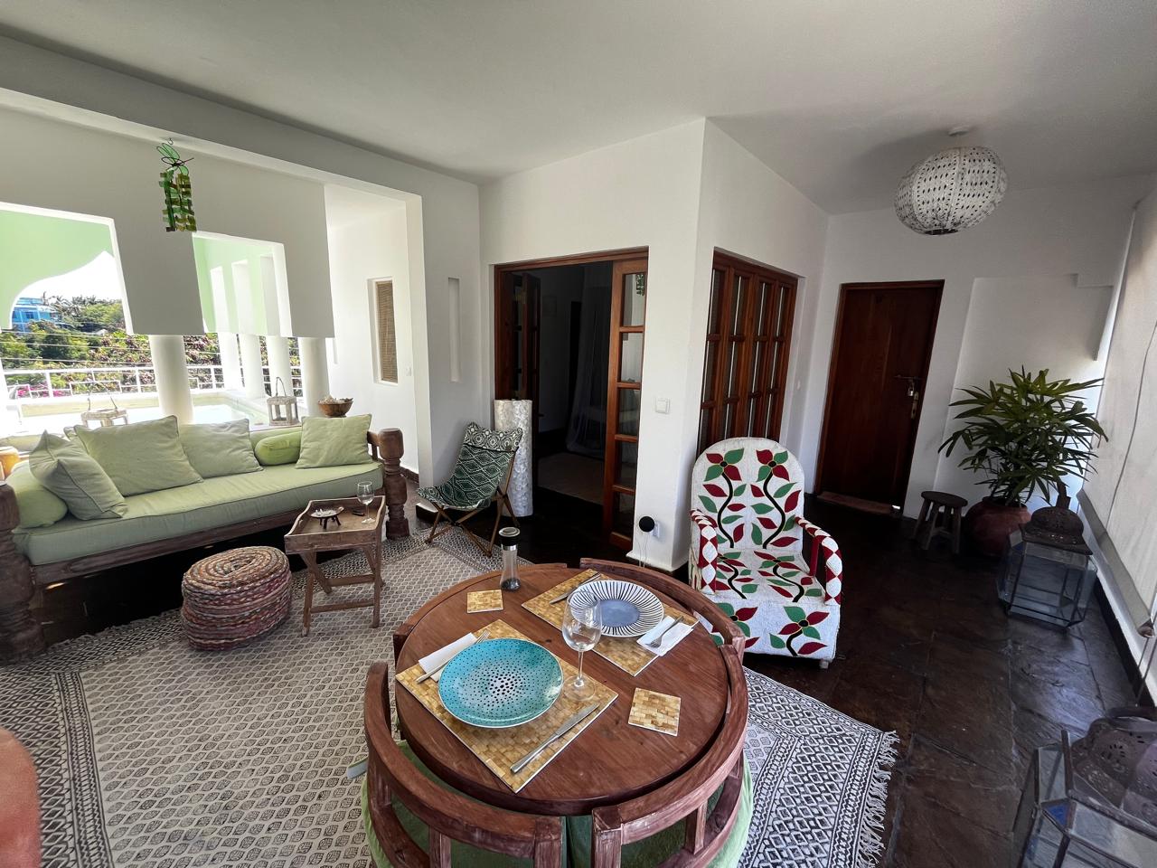 Luxury penthouse studio with private jacuzzi for short-term rental at Beverly Suites, Silversands Road, 100 meters from the beach.