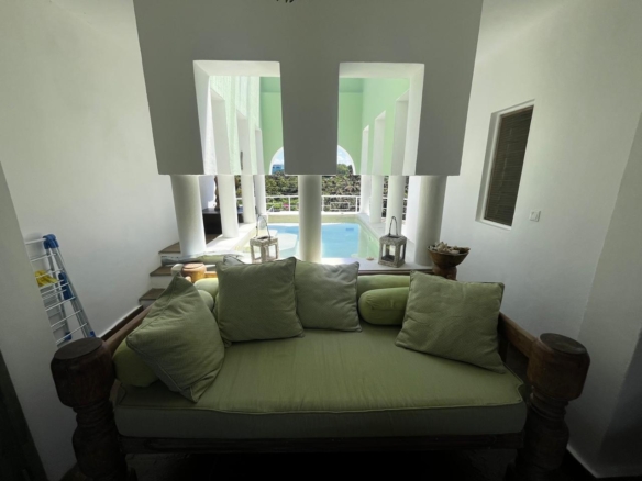 Luxury penthouse studio with private jacuzzi for short-term rental at Beverly Suites, Silversands Road, 100 meters from the beach.