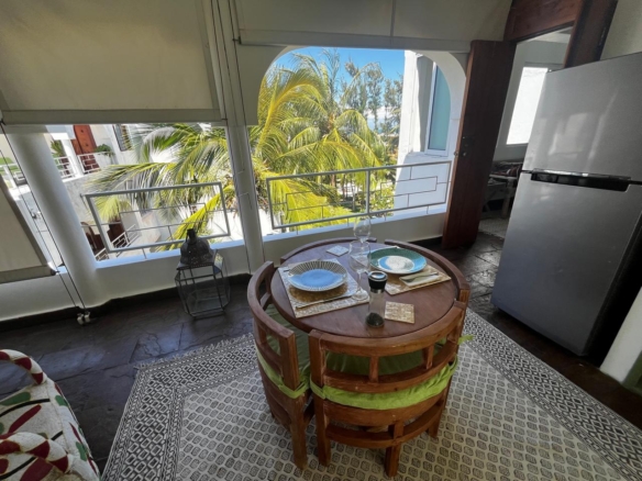 Luxury penthouse studio with private jacuzzi for short-term rental at Beverly Suites, Silversands Road, 100 meters from the beach.