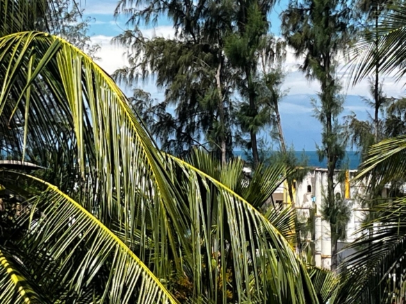 Luxury penthouse studio with private jacuzzi for short-term rental at Beverly Suites, Silversands Road, 100 meters from the beach.