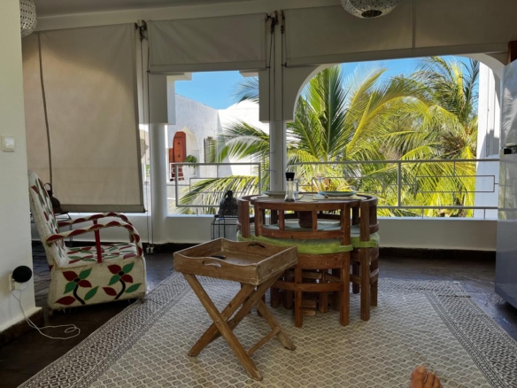 Luxury penthouse studio with private jacuzzi for short-term rental at Beverly Suites, Silversands Road, 100 meters from the beach.