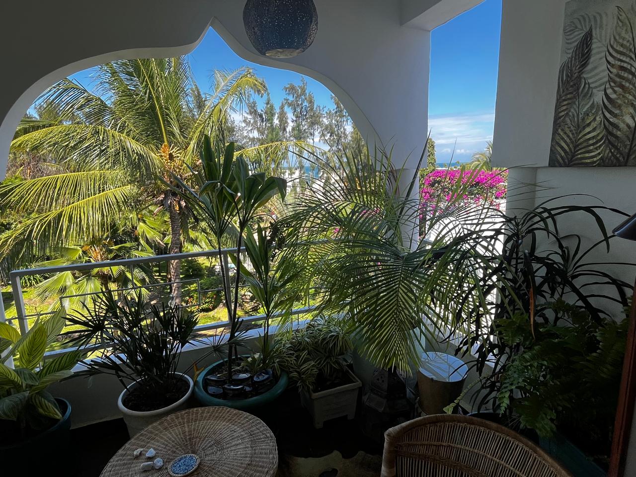 Luxury penthouse studio with private jacuzzi for short-term rental at Beverly Suites, Silversands Road, 100 meters from the beach.