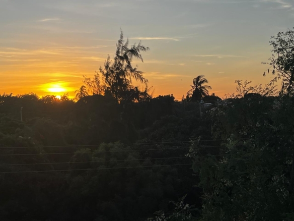 Luxury penthouse studio with private jacuzzi for short-term rental at Beverly Suites, Silversands Road, 100 meters from the beach.