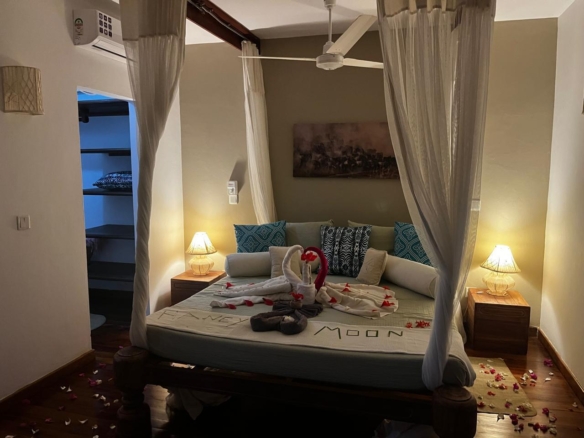 Luxury penthouse studio with private jacuzzi for short-term rental at Beverly Suites, Silversands Road, 100 meters from the beach.