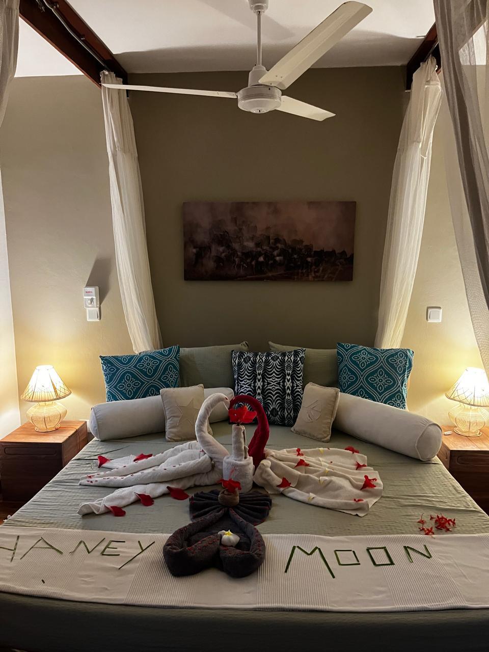 Luxury penthouse studio with private jacuzzi for short-term rental at Beverly Suites, Silversands Road, 100 meters from the beach.