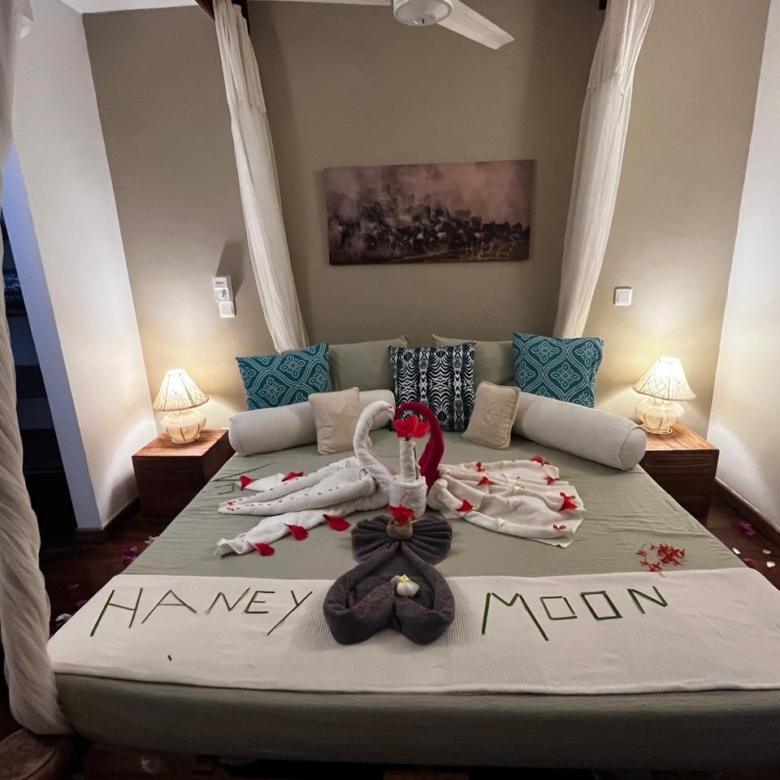 Luxury penthouse studio with private jacuzzi for short-term rental at Beverly Suites, Silversands Road, 100 meters from the beach.