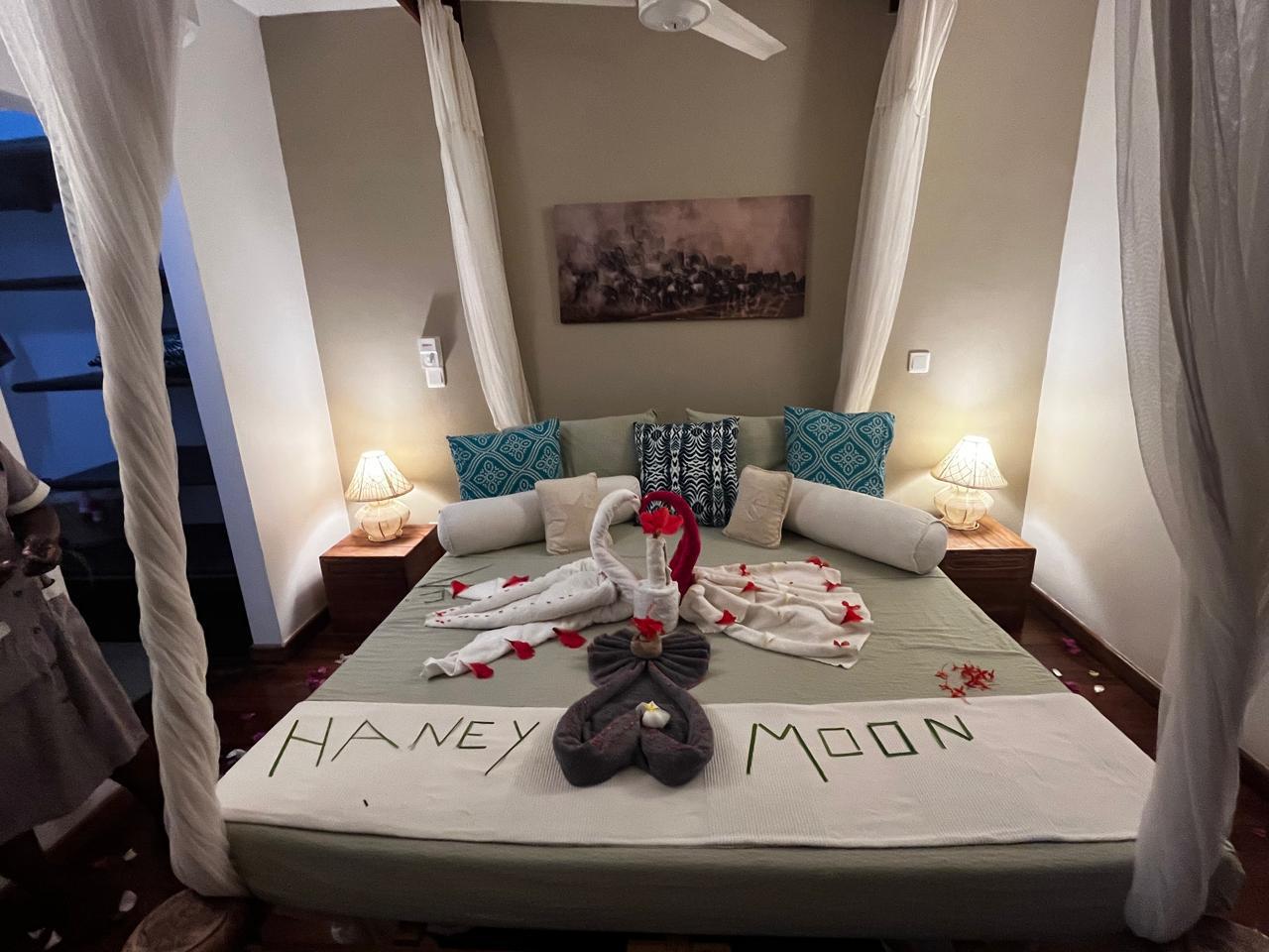 Luxury penthouse studio with private jacuzzi for short-term rental at Beverly Suites, Silversands Road, 100 meters from the beach.