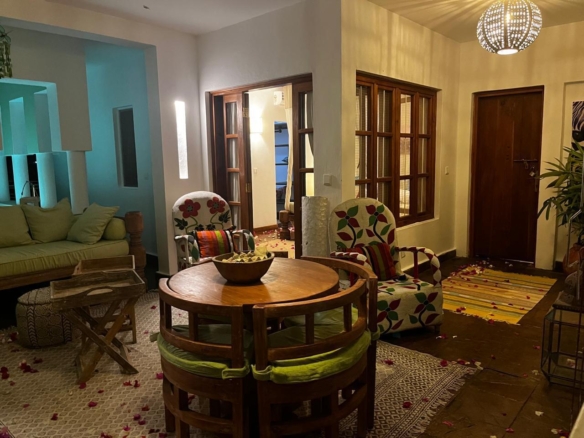 Luxury penthouse studio with private jacuzzi for short-term rental at Beverly Suites, Silversands Road, 100 meters from the beach.