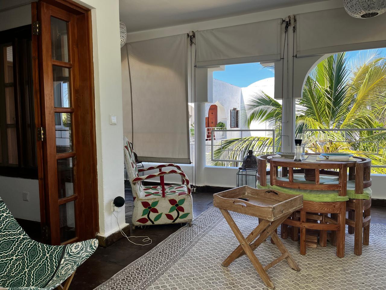 Luxury penthouse studio with private jacuzzi for short-term rental at Beverly Suites, Silversands Road, 100 meters from the beach.