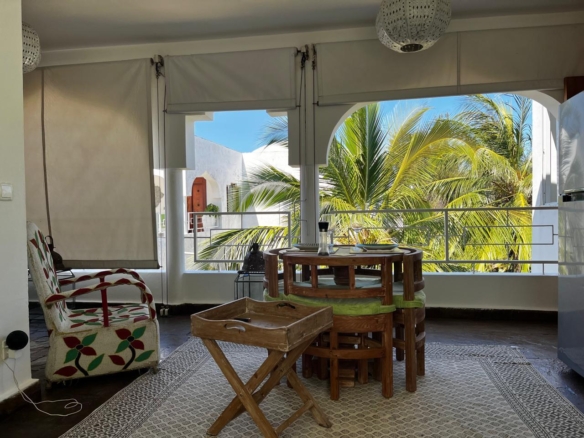 Luxury penthouse studio with private jacuzzi for short-term rental at Beverly Suites, Silversands Road, 100 meters from the beach.