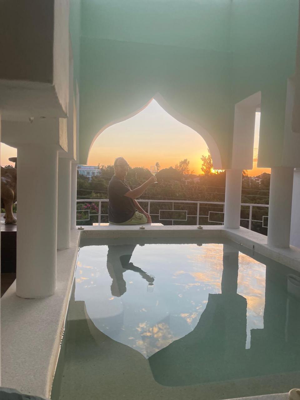 Luxury penthouse studio with private jacuzzi for short-term rental at Beverly Suites, Silversands Road, 100 meters from the beach.