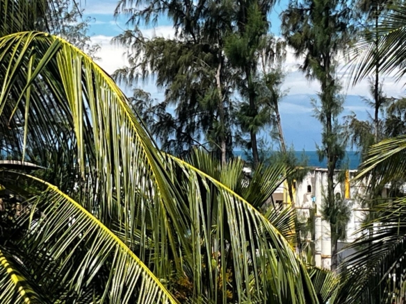 Luxury penthouse studio with private jacuzzi for short-term rental at Beverly Suites, Silversands Road, 100 meters from the beach.