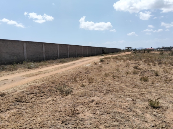 20 acres of prime commercial land for sale near Kyumbi Town at Machakos Junction, just 30 meters from Mombasa Road.