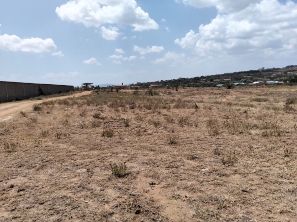 20 acres of prime commercial land for sale near Kyumbi Town at Machakos Junction, just 30 meters from Mombasa Road.