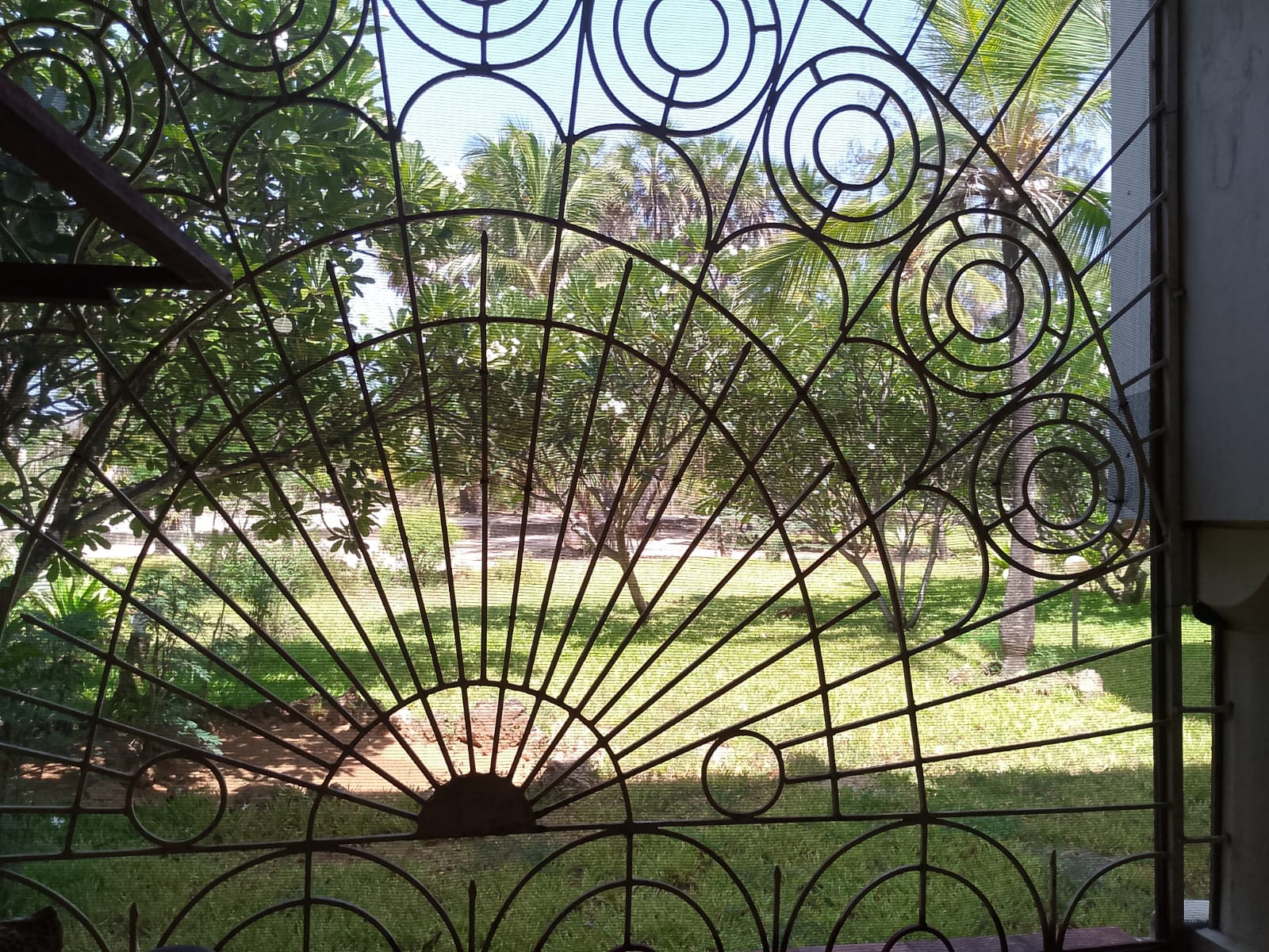 Spacious furnished 2-bedroom beachfront home with pool and garden in Kilimandogo Malindi for rent.