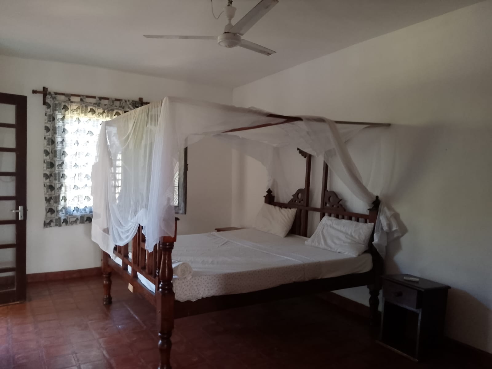 Spacious furnished 2-bedroom beachfront home with pool and garden in Kilimandogo Malindi for rent.