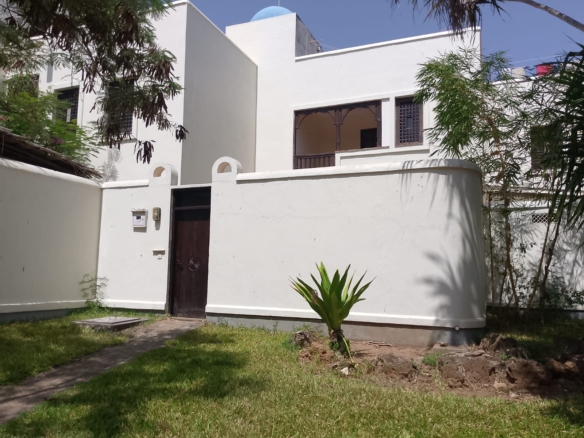 Spacious furnished 2-bedroom beachfront home with pool and garden in Kilimandogo Malindi for rent.