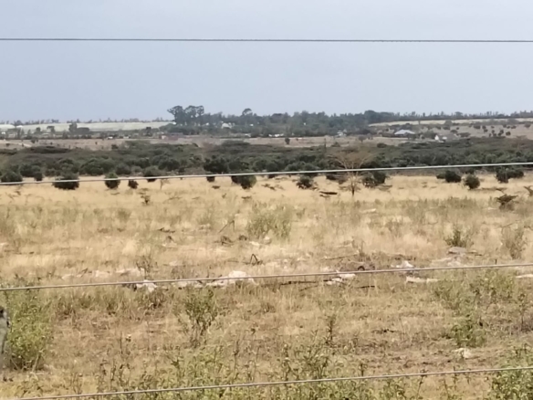 100-acre development land for sale in Kitengela Acacia suitable for residential, commercial, or institutional projects.