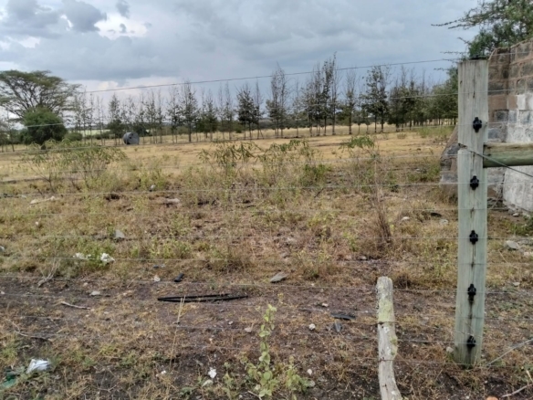 100-acre development land for sale in Kitengela Acacia suitable for residential, commercial, or institutional projects.