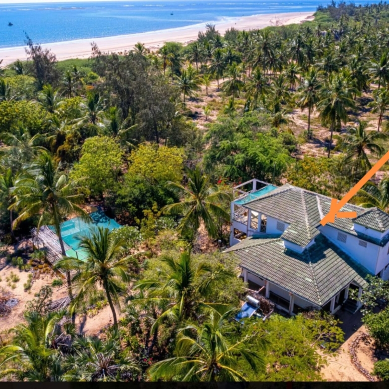 3-bedroom coastal home on 1-acre titled plot in Che Shale with solar panels, rainwater harvesting, balcony, and verandah. Expansion potential on adjoining 3/4-acre land.