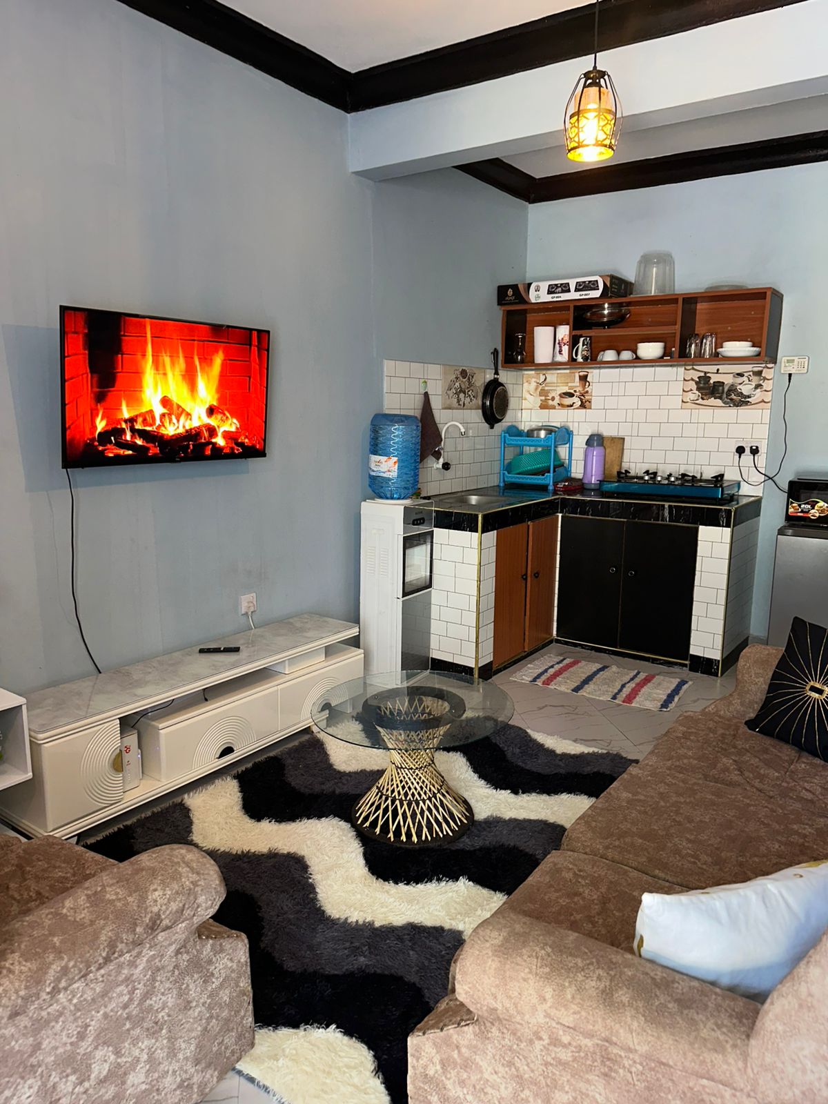 Furnished 1-bedroom shortlet apartment in Kibokoni Malindi with Wi-Fi, AC, parking, and kitchen for KES 3,500 per night.