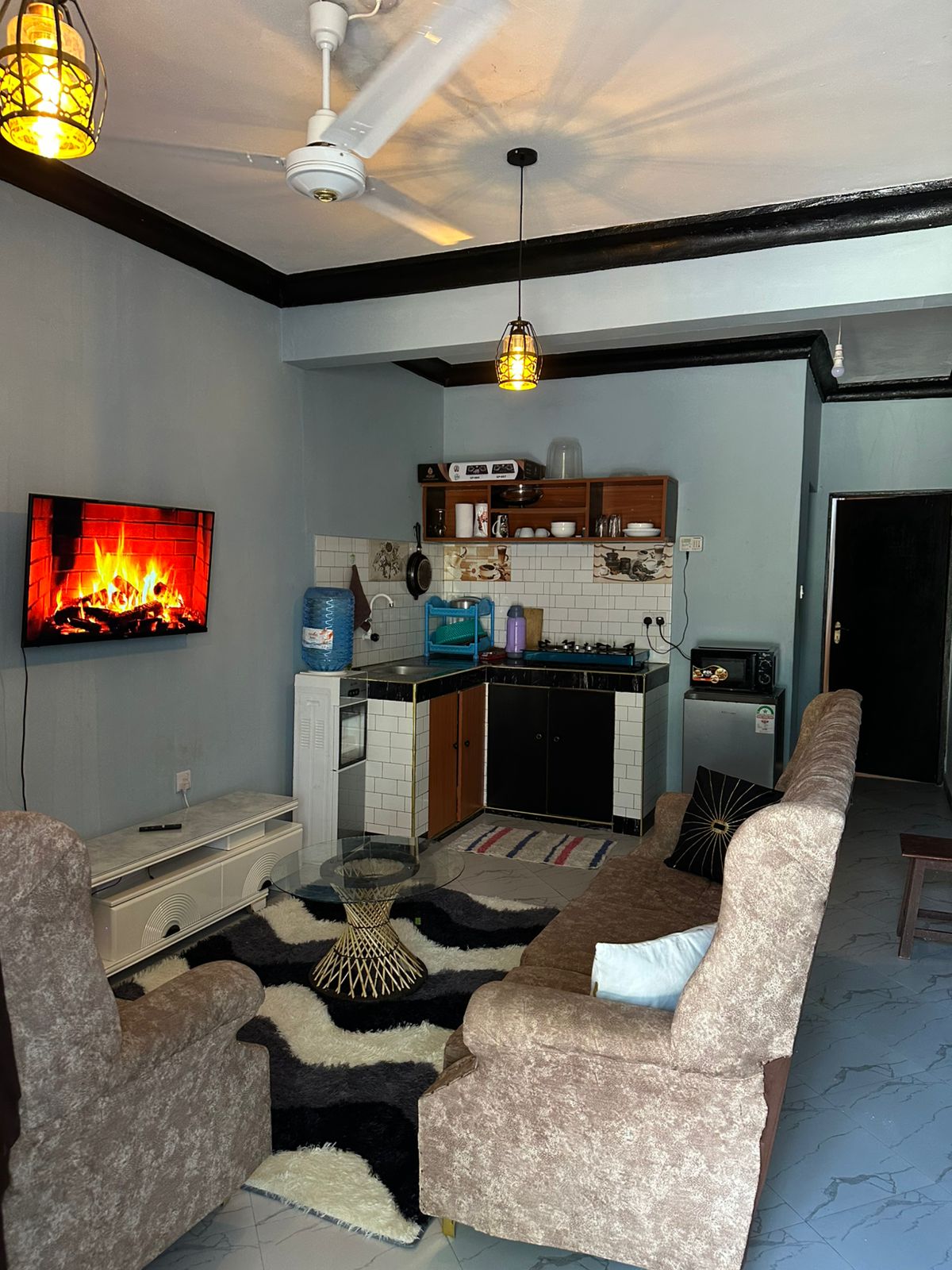 Furnished 1-bedroom shortlet apartment in Kibokoni Malindi with Wi-Fi, AC, parking, and kitchen for KES 3,500 per night.