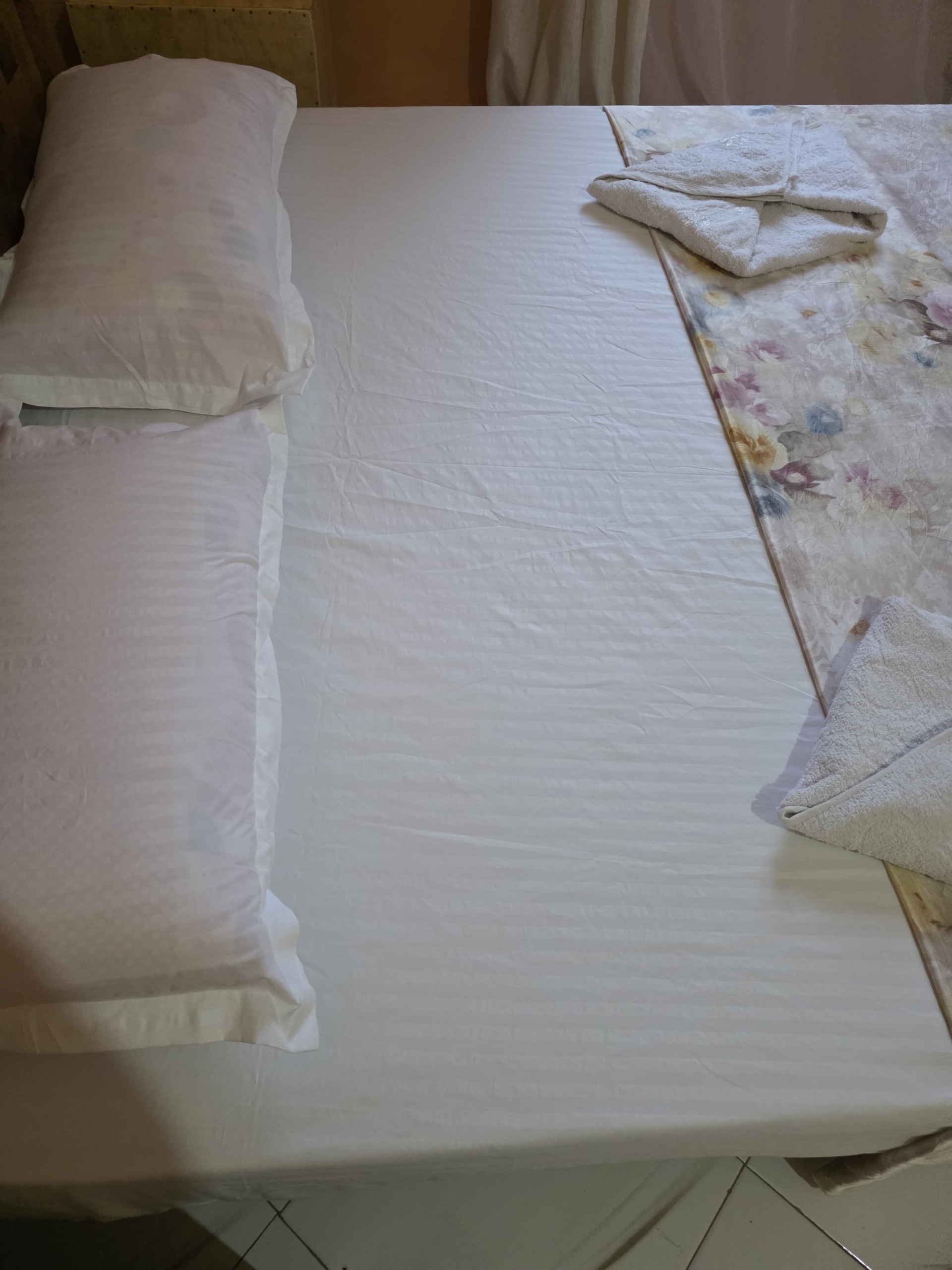 Furnished 1-bedroom shortlet apartment in Kibokoni Malindi with Wi-Fi, AC, parking, and kitchen for KES 3,500 per night.