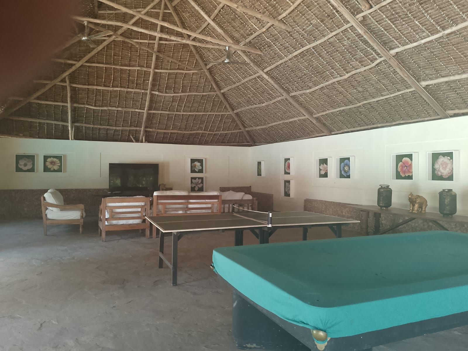 2-bedroom beachfront apartment for rent at Lawfords Malindi with swimming pools, gardens, entertainment facilities, and ocean views.