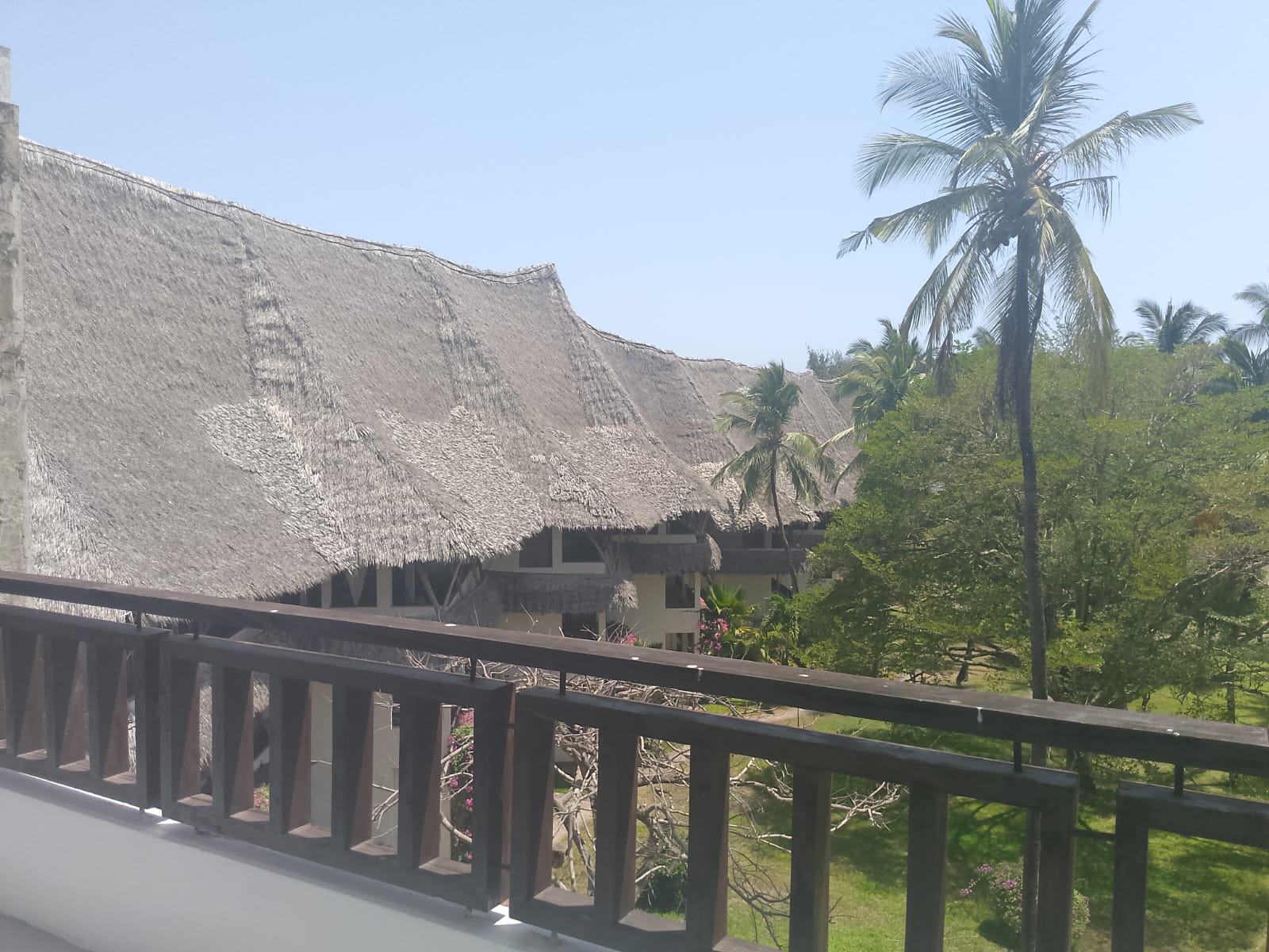 2-bedroom beachfront apartment for rent at Lawfords Malindi with swimming pools, gardens, entertainment facilities, and ocean views.